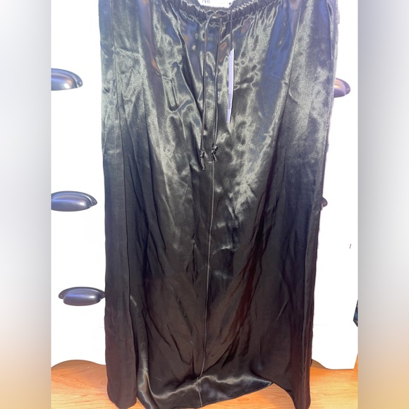 NWT ZARA SATIN EFFECT SKIRT🖤 - Picture 3 of 8